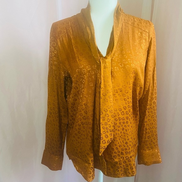 Loftâ Bronze Caramel Shiny Metallic Cheetah Print Long Sleeve Neck Tie Blouse - Picture 1 of 8